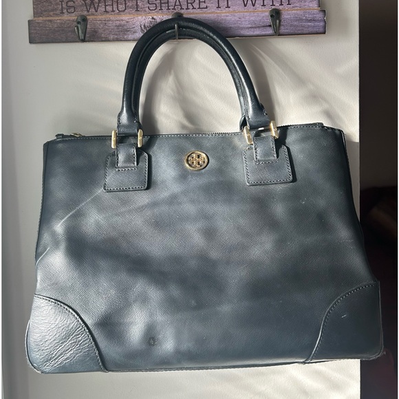 Flawed Tory Burch Robinson Tote - Picture 3 of 10